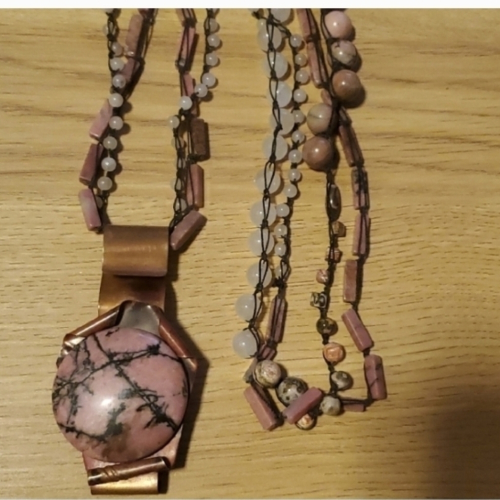 Showing... - Picture 2 of 5